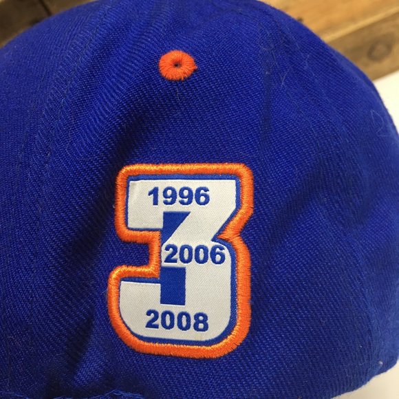 Gators 3 Time National Champs '96 '06 '08 Hoop/Latch Adjustable TOW - Picture 3 of 7